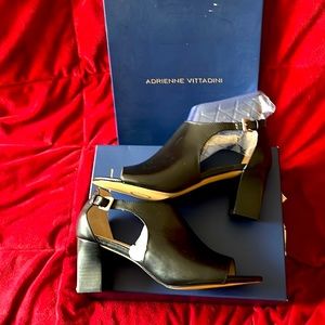 COPY - - Adrienne Vittadini Shoo-tie  in Black  Size 9